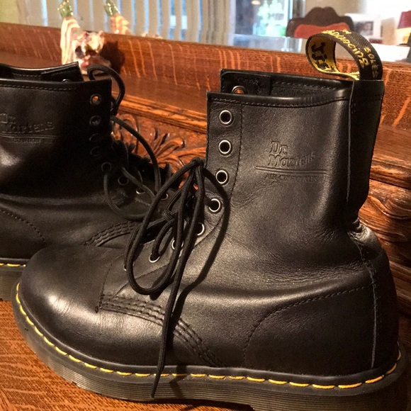 Black Dr. Martens boots (AirWair bouncing soles) - Picture 2 of 6